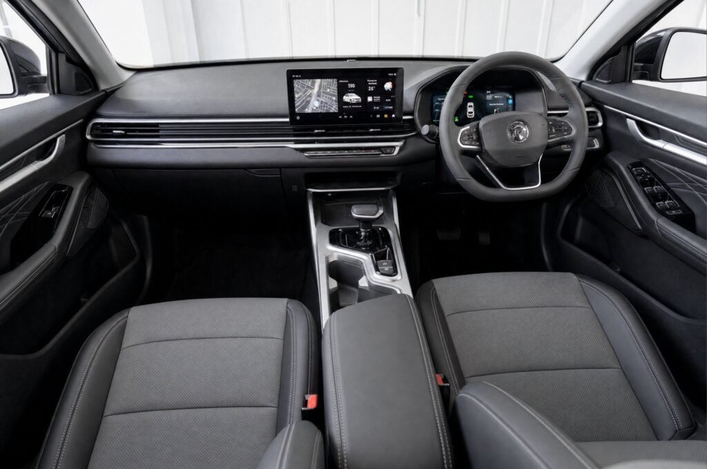 Front cabin of the Proton S70, showing the dashboard, steering wheel and front seats