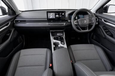 Front cabin of the Proton S70, showing the dashboard, steering wheel and front seats