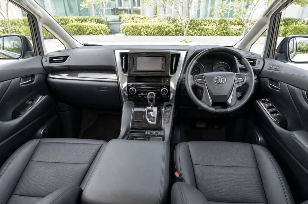 Front cabin of the Toyota Vellfire (AGH30), showing the dashboard, steering wheel and front seats