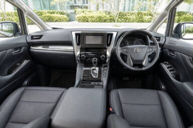 Front cabin of the Toyota Vellfire (AGH30), showing the dashboard, steering wheel and front seats