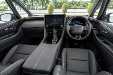 Front cabin of the Toyota Vellfire (AGH40), showing the dashboard, steering wheel and front seats